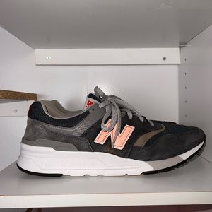 New Balance 997
USED IN GOOD CONDITION
US 11.5
